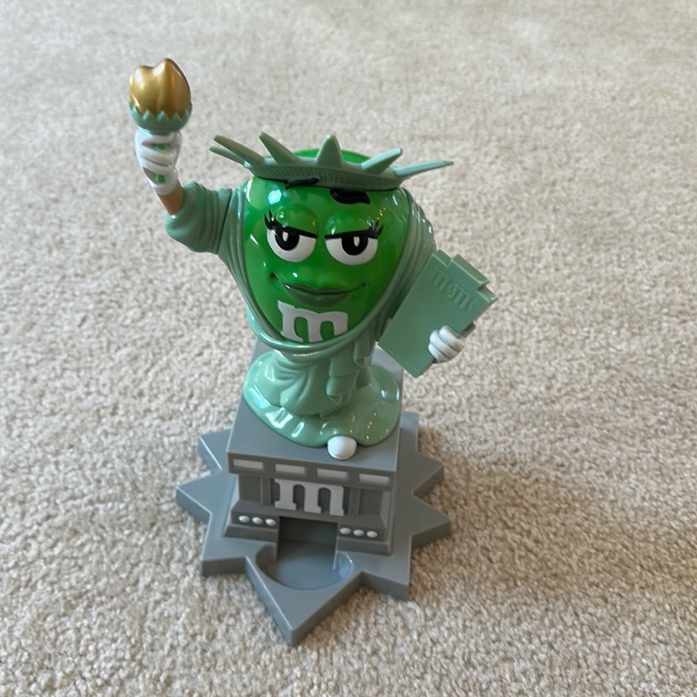 M&M's MM World Ms. Statue of Liberty Dispenser Lady Green